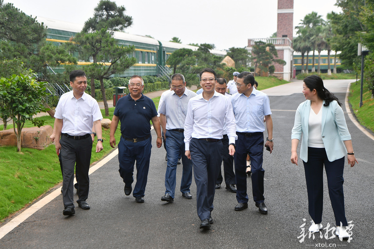 胡贺波调研第二届湖南花卉苗木博览开云电竞会筹备工作(图1)